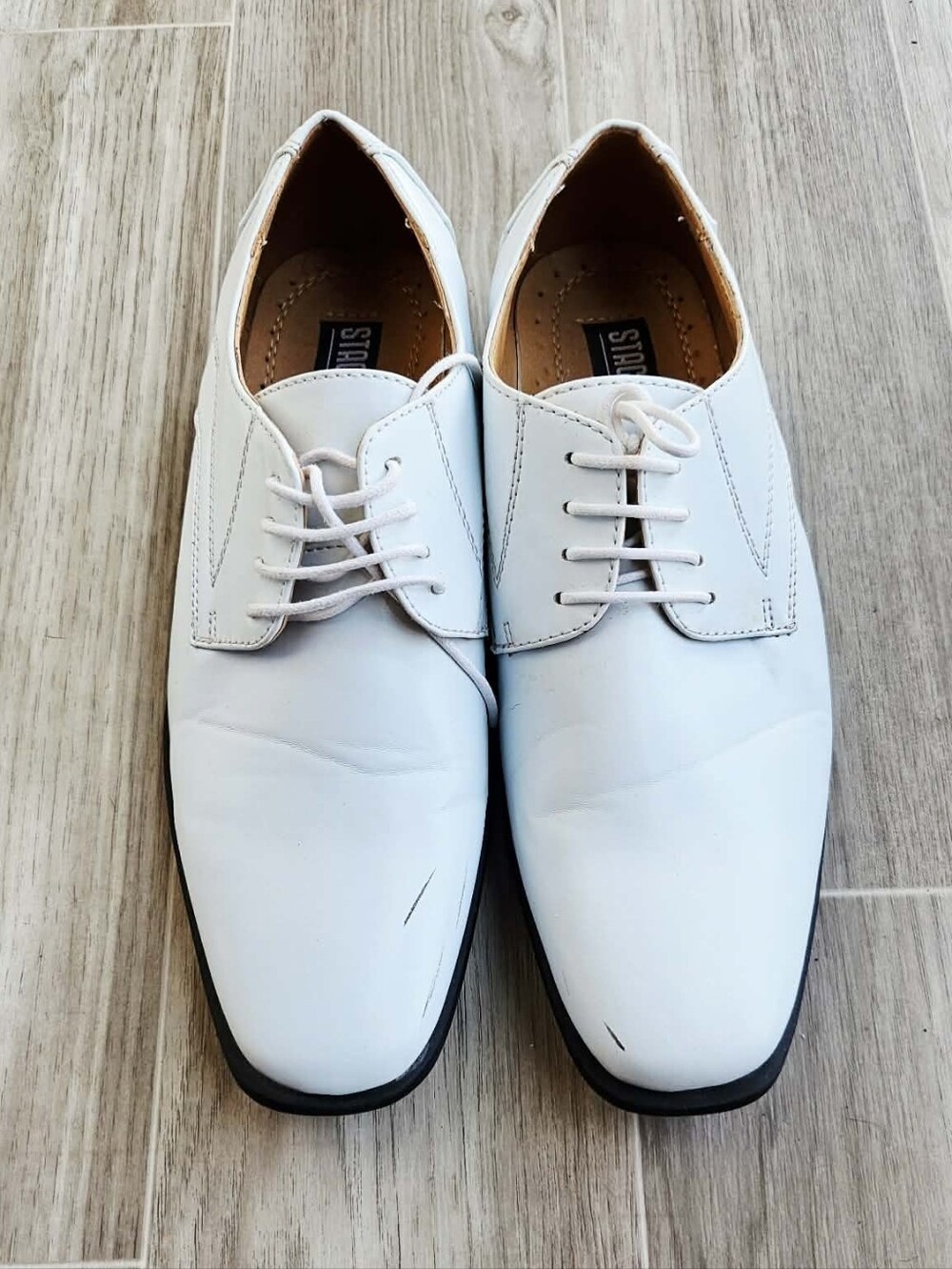 Stacy Adams White Leather Derby Shoes with Black Soles